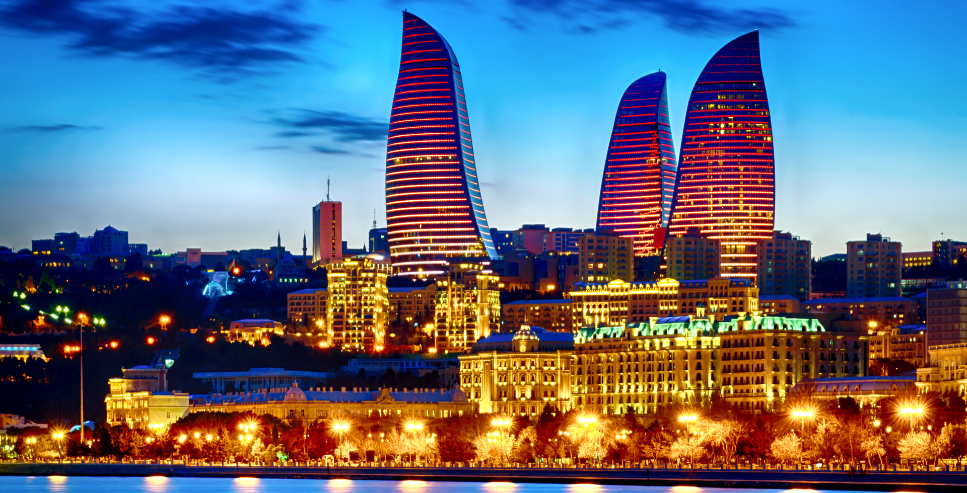 Fairmont baku flame towers. Пламенные башни Баку. Баку столица Азербайджана. Огненные башни в Баку. Flame Towers Азербайджан.